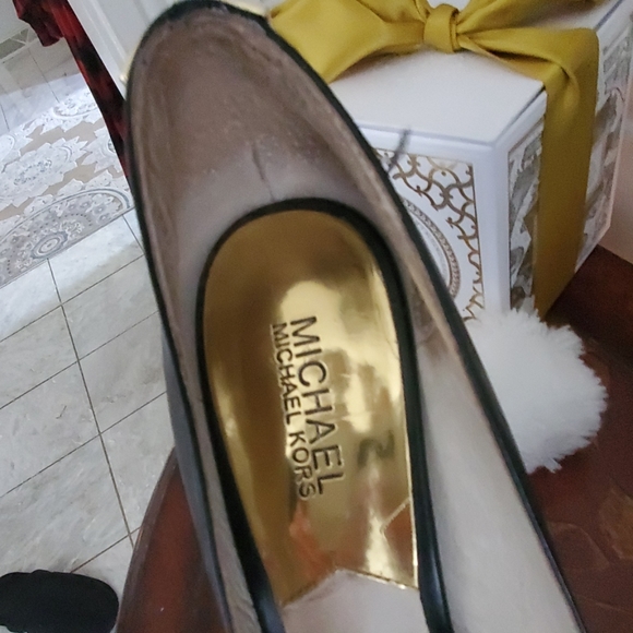Michael Kors platform with gold locket - Picture 2 of 3